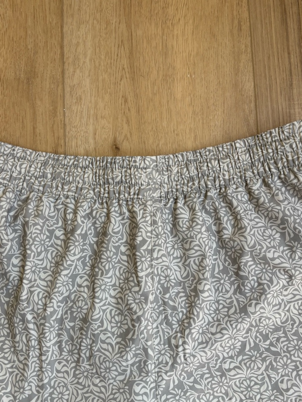 Vuori Clementine Pale Wheat Samba Shorts Size XL - Picture 7 of 7